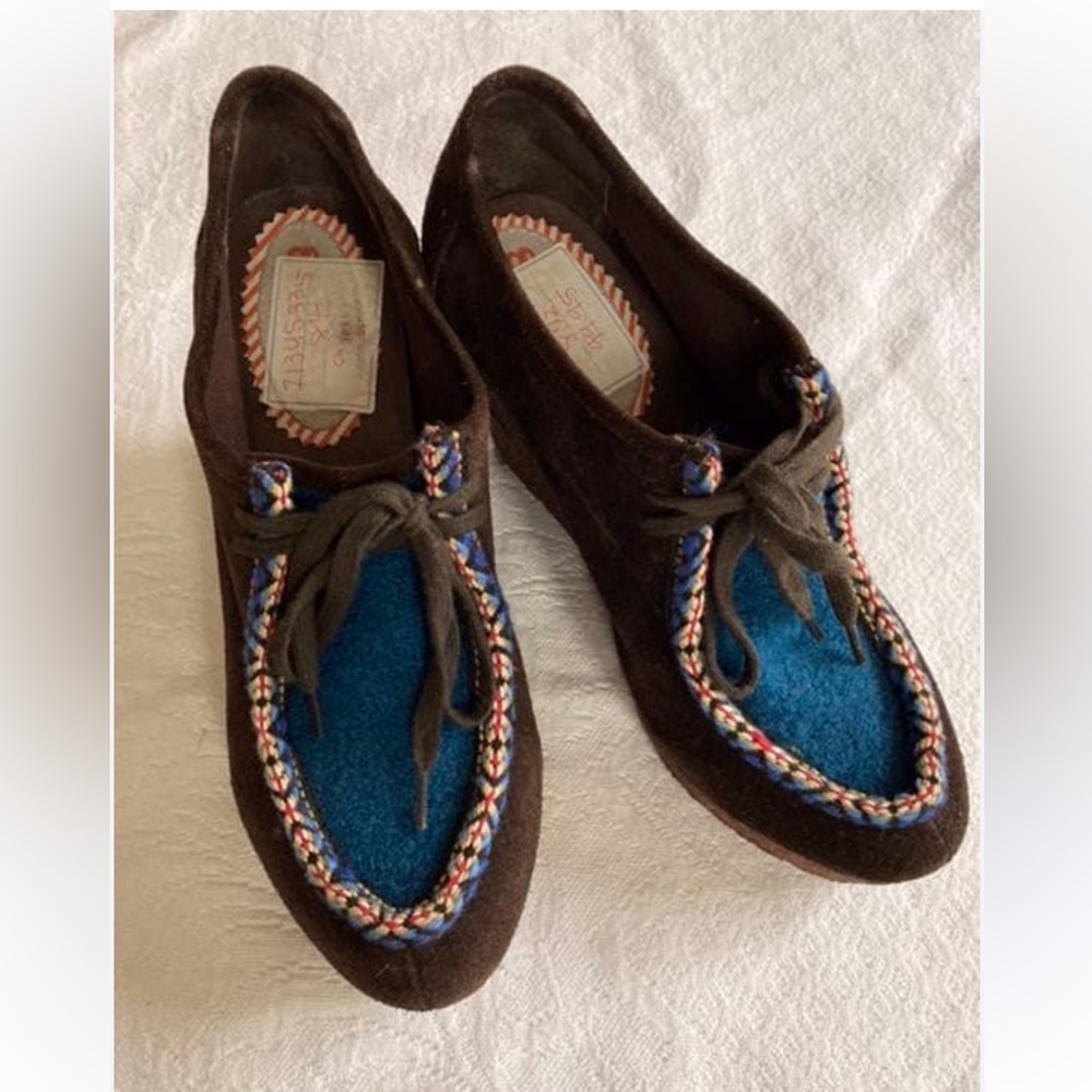 Anthropologie 80%20 Brown Suede with felted blue detail Moccasin wedge bootie